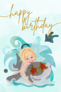 Zwemplezier. Een collage-illustratie van een blond meisje dat een grijze opblaashaai met goud-oranje sterrenzonnebril op zijn kop omarmt. Achter haar zie je opspattend water in verschillende kleuren blauw.